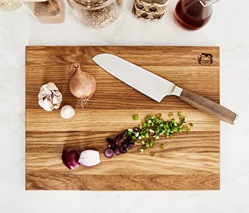 Granny's World® Vollholz Schneidebrett aus Eichenholz | Groß 40 x 30 x 2cm | Robust & langlebig | Nachhaltige Forstwirtschaft aus Europa | Servierbrett | Antibakterielles Küchenbrett | Eichenbrett