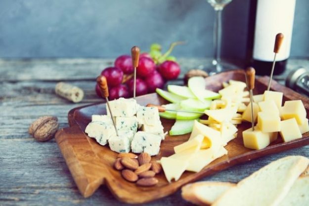 Wein Tasting virtuell, online Wein- & Käse-Genuss@Home für 2